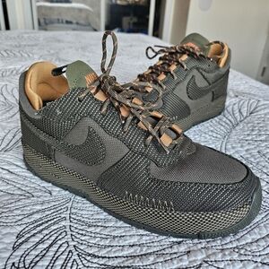 LIKE NEW Nike Air Force 1 Wild Hiking Sneaker Women 8 NWOT Olive Green
